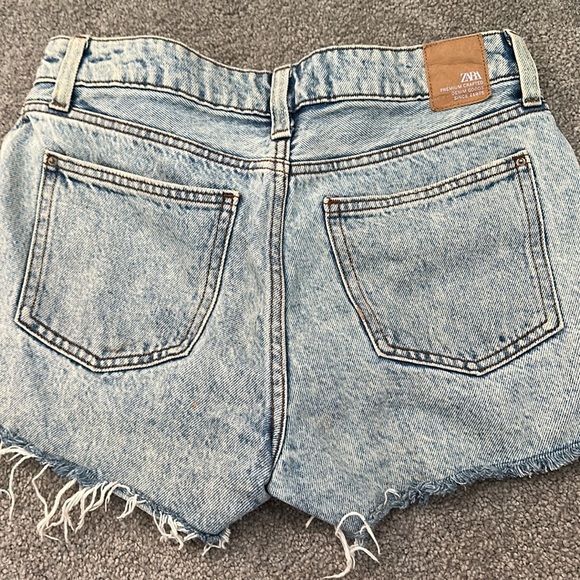 Zara shorts - Picture 2 of 2